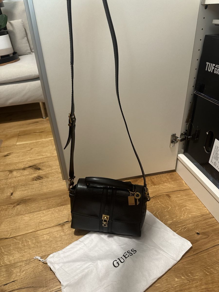 Guess Borse da donna: Guess Tasche – Usato da Turbenthal venduto da arb_g87g 1