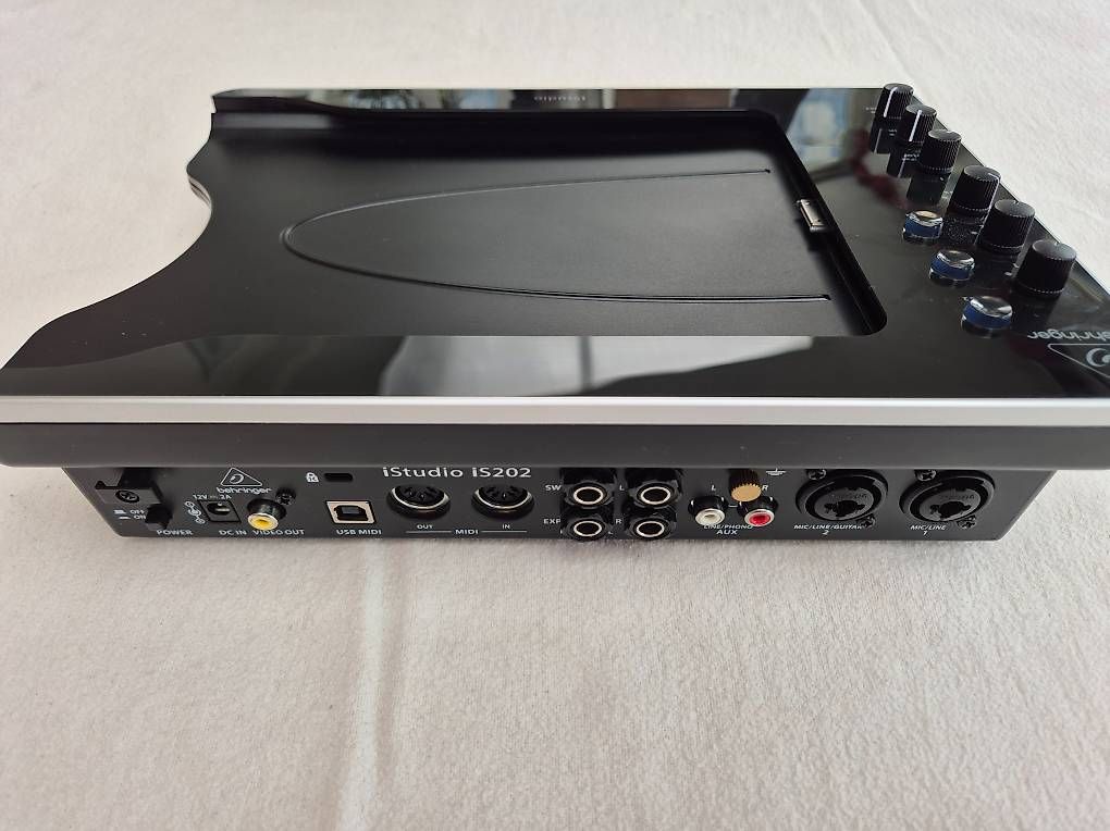 Strumenti musicali: Behringer iStudio iS202 – Usato da Court venduto da famille_schaer 1