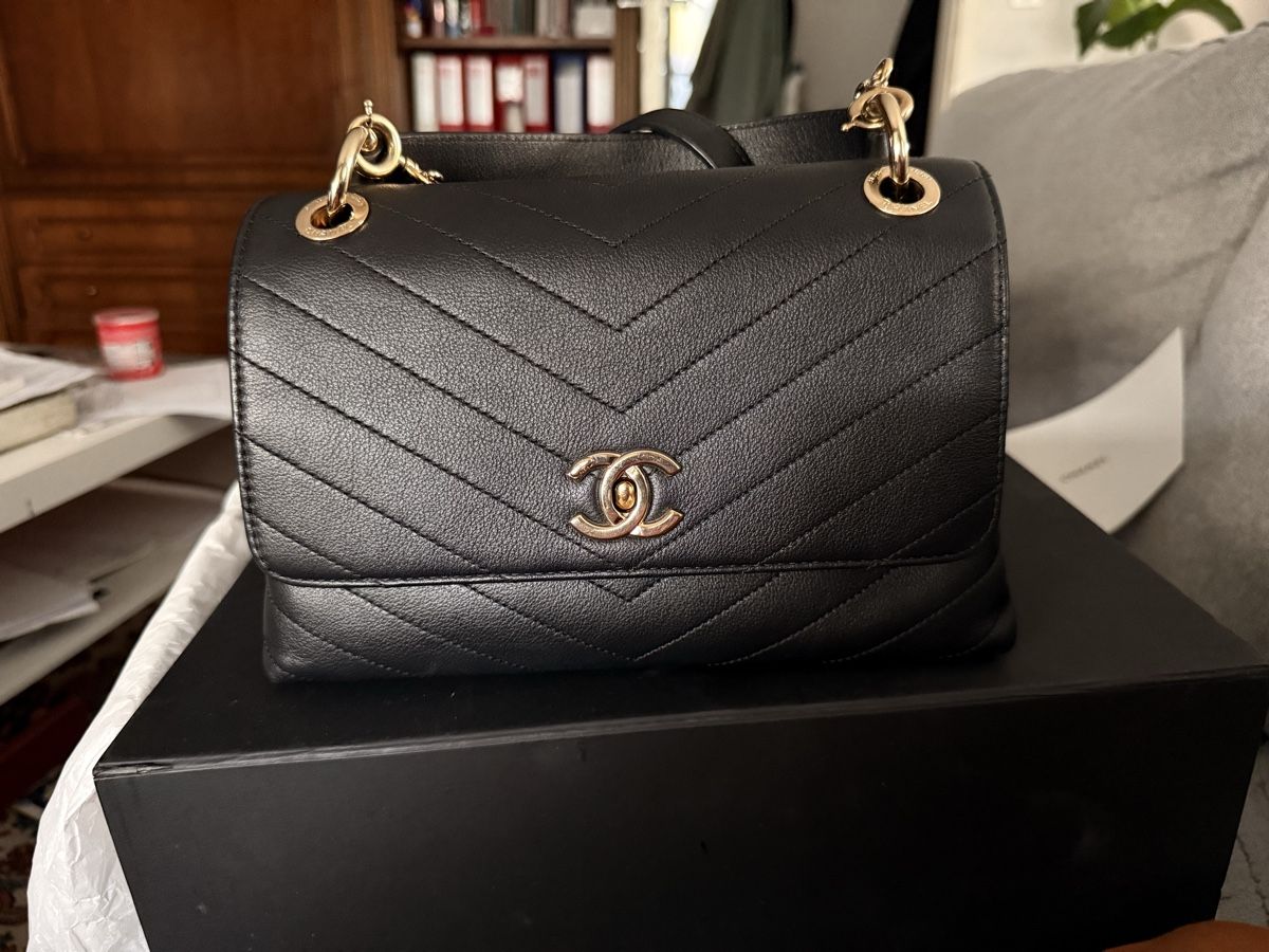 Chanel Borse da donna: Chanel Coco Top Handle Chevron Calfskin Leather GHW – Usato da Münchenstein venduto da watchpatrol 2