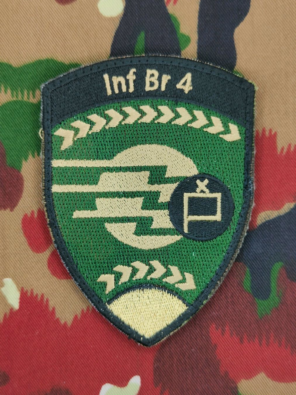 Schweizer Armee Placchette & Badge: Verbandsabzeichen Infanterie Brigade 4 – Usato da Bauma venduto da SwissMilitaria