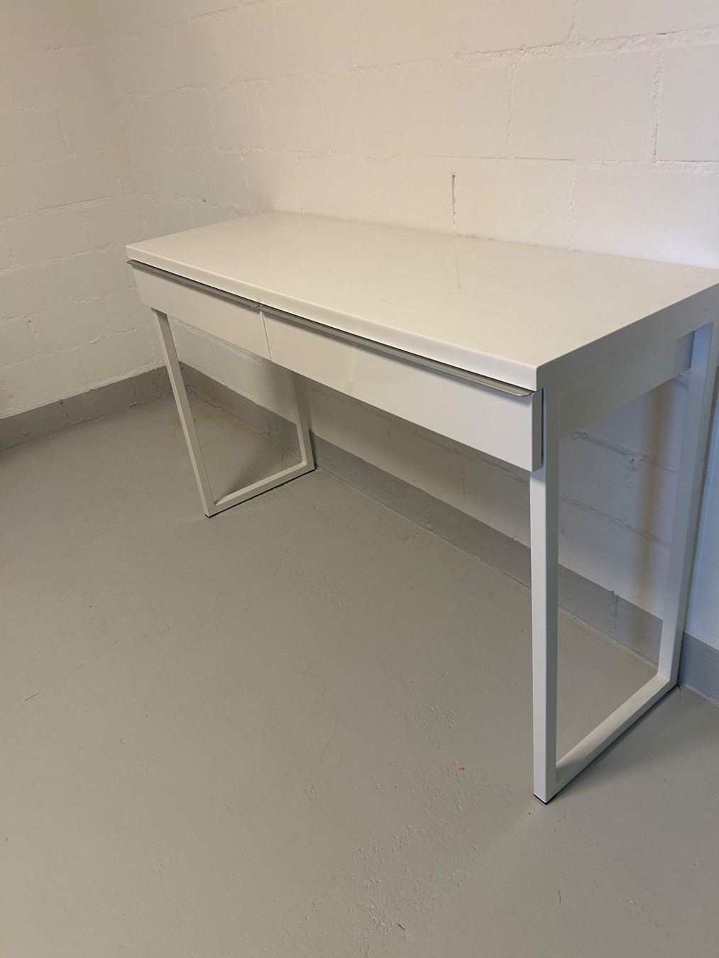 Ikea Tavoli: Konsolentisch / Ablagetisch metall – Usato da Engelburg venduto da savianavi