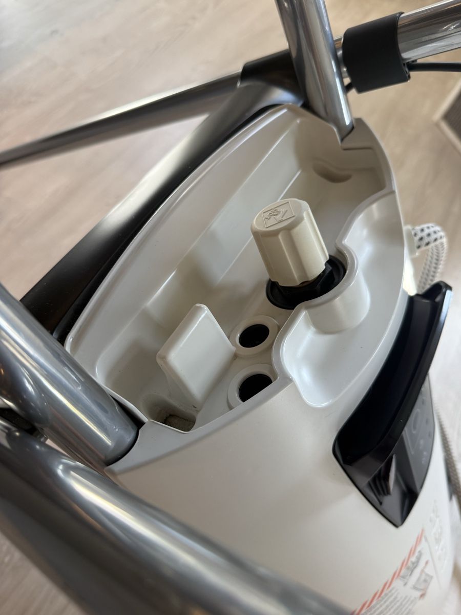 Laurastar Bügeleisen: LAURASTAR MAGIC i-S6 system 40-60 chars – Gebraucht aus Lausanne von Doudoutze 5