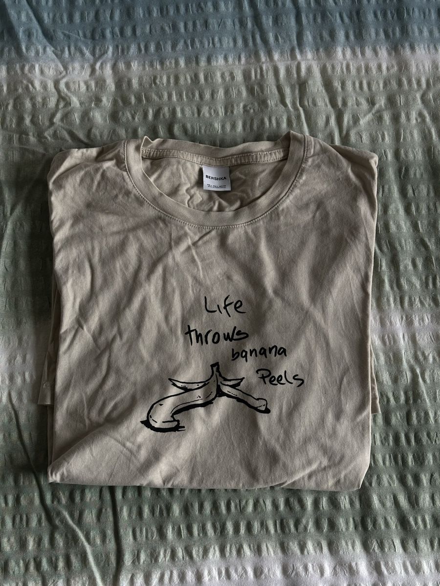Bershka T-shirt: Beiges Shirt mit Print – Usato da Zürich venduto da Rilt 2