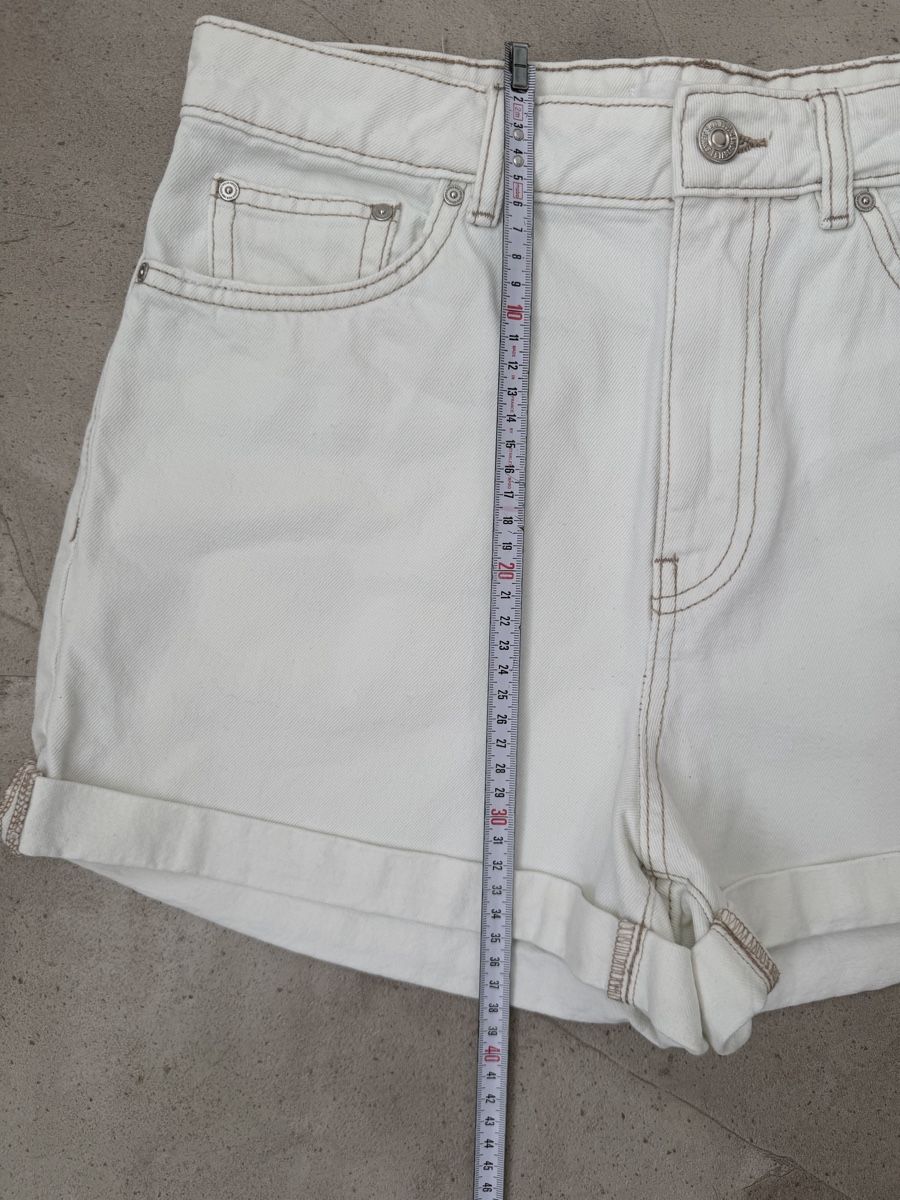 Mango Hosen: Bermuda Mango gr 38 – Gebraucht aus Samedan von lau_q8yh 2