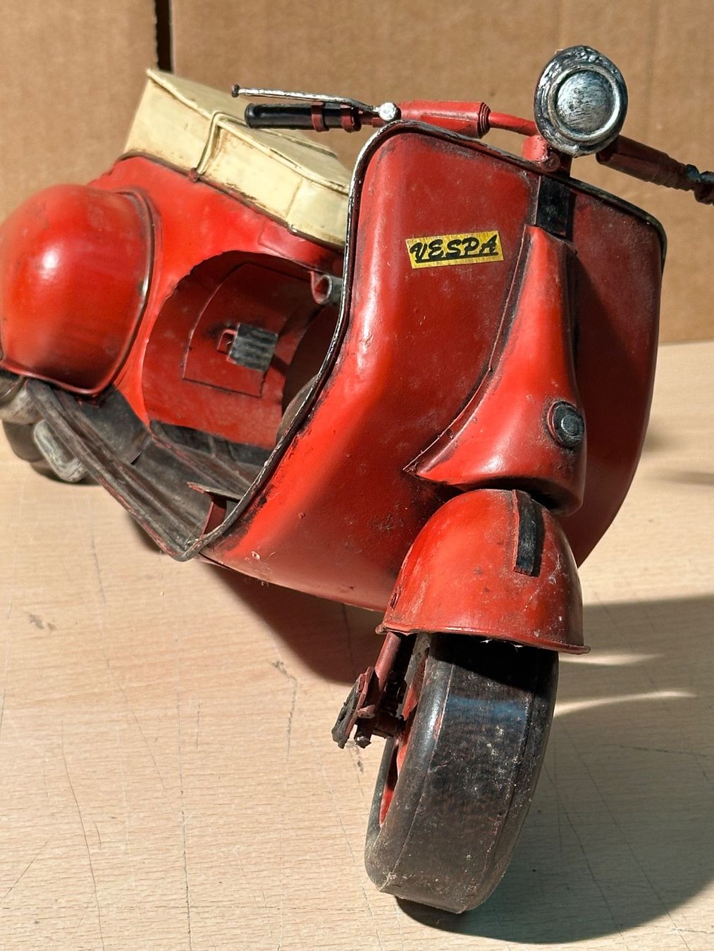 Vespa Scooter: Superbe scooter Vespa  - objet de collection machette. – Usato da Lausanne venduto da artnouveau04 1