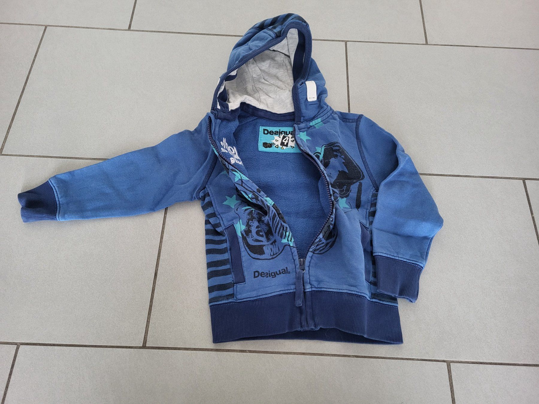Desigual Lotti & Set di vestiti: Marken Desigual GAP Kleidepaket gr. 104 – Usato da Boswil venduto da i12i 9