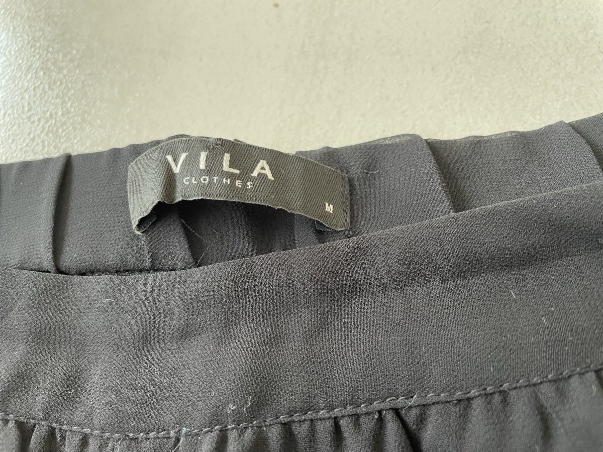 Pantaloni: Lässige kurze Hose Gr M Vila – Usato da Rüti ZH venduto da kar_xx9l 3
