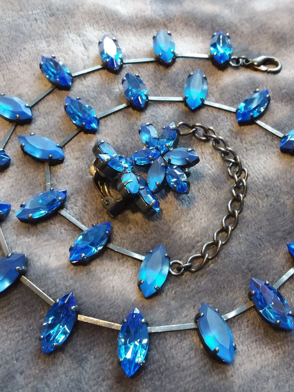 Ketten: Blaues Schmuck Set, Ohrclips mit Collier, Glas, 60er – Gebraucht aus Zürich von sanwit 4