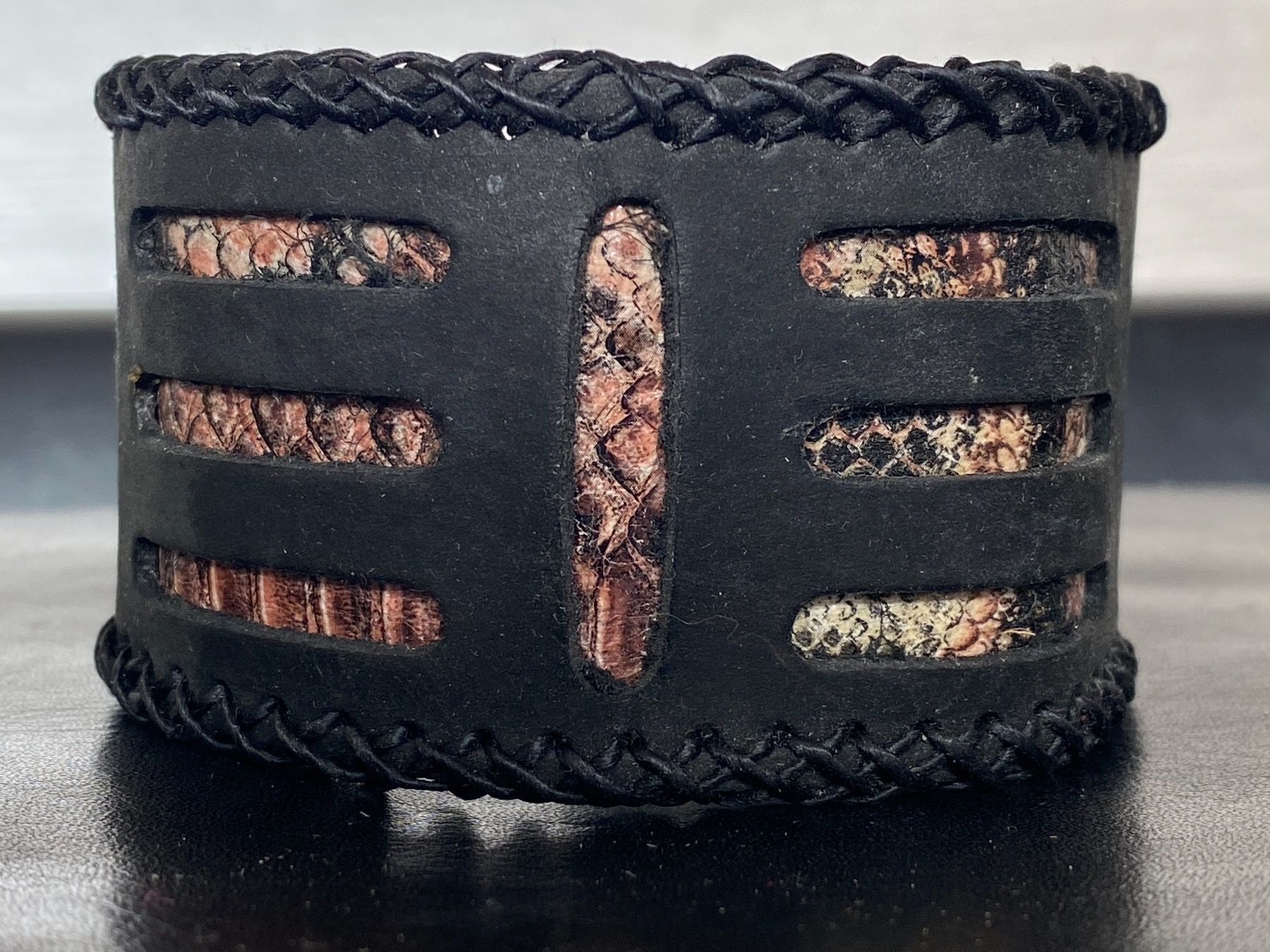 Bracciali & Braccialetti: ArmBand aus echtem Büffel Schlang Leder Schwarz – Nuovo (secondo la descrizione) da Zürich venduto da stock4you
