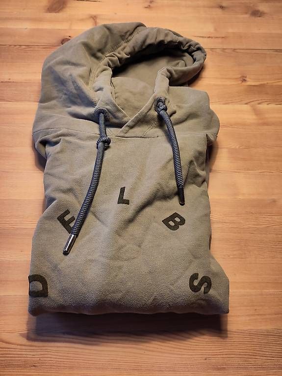 Pullover & Sweatshirts: Kapuzenpullover – Gebraucht aus Widnau von ognob