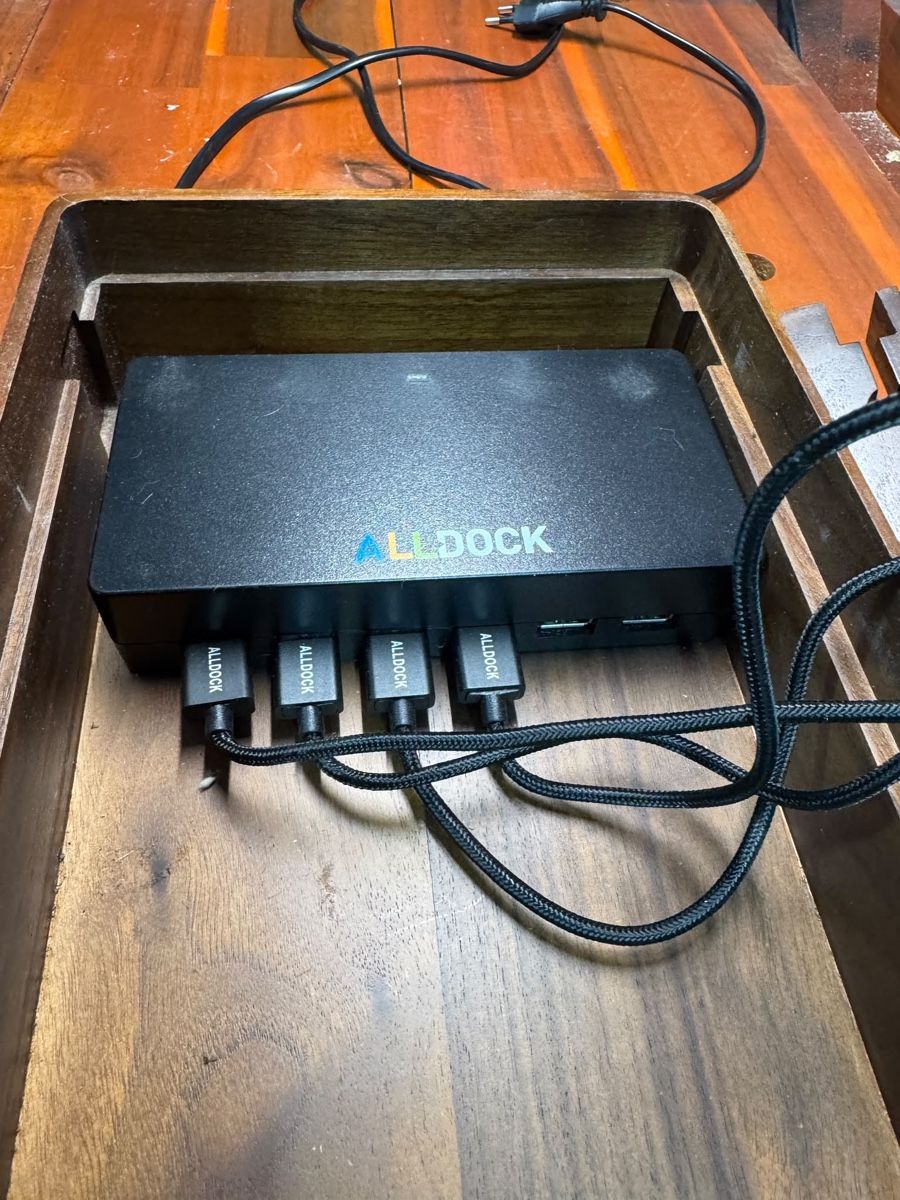 Ladegeräte: Alldock Ladestation Holz – Gebraucht aus Basel von Jeskoooo 2