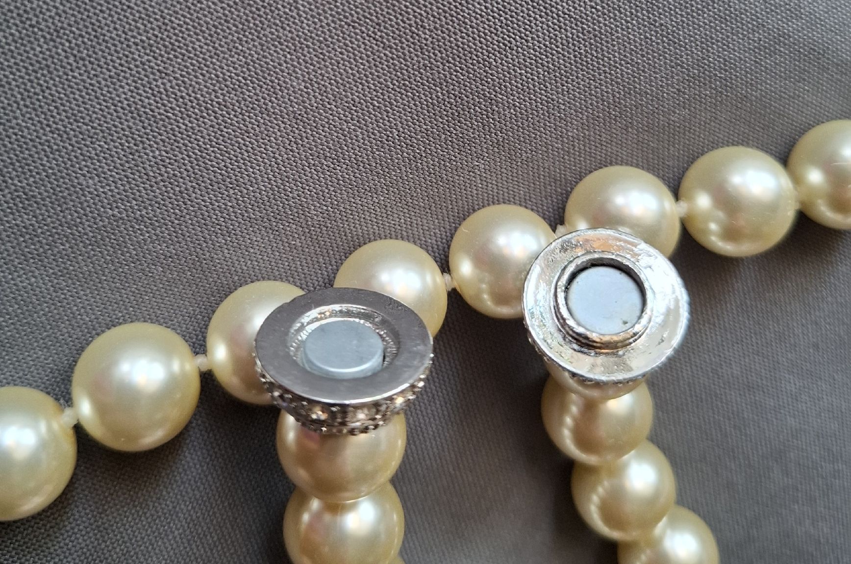 Colliers: Set - Perlenkette mit Armschmuck, Kunstperlen – D'occasion à Dietikon par Hirschkopf 6
