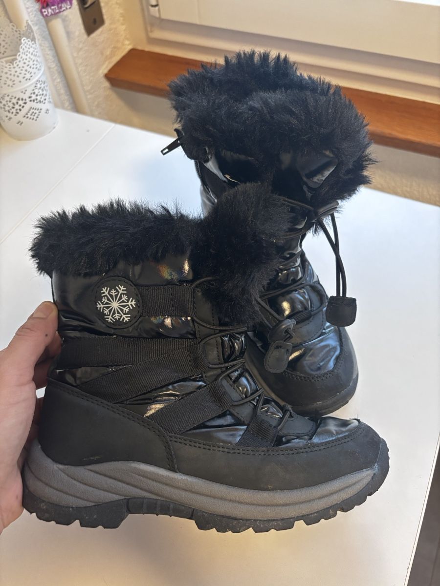 Schuhe für Mädchen: Schwarze Winterstiefel mit Fellrand, Grösse 32 – Gebraucht aus Steffisburg von TelmaG