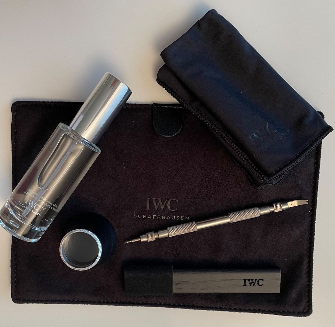 Scatole porta orologi: IWC Watch Care Kit – Nuovo e nell'imballaggio originale da Benken ZH venduto da Teessino
