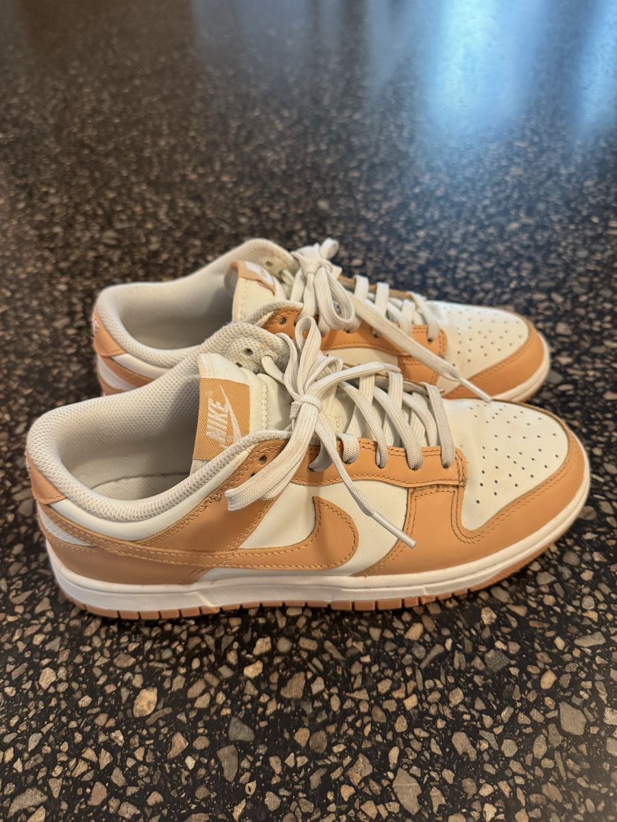 Nike Scarpe da donna: Nike low dunk trainers size 40.5 – Usato da Zürich venduto da gva_r9gs