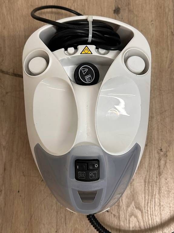 Kärcher Pulitori a vapore: Kärcher SC 2 Deluxe EasyFix Dampfreiniger weiss – Usato da Obernau venduto da Arche_Noah_Brocki 4