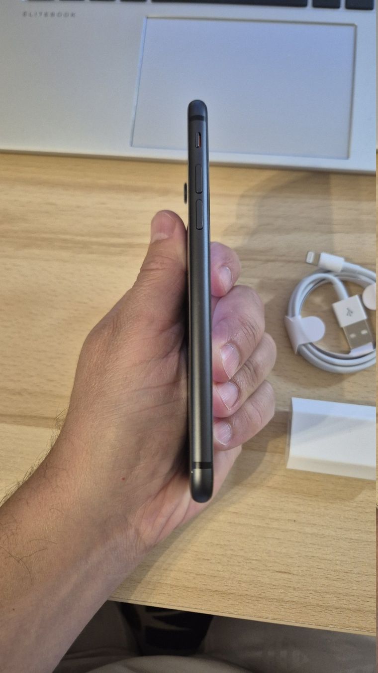 Apple Telefoni cellulari / Smartphones: iPhone 8 64GB Space Gray 3015 Akku bei 91% – Usato da Münchenbuchsee venduto da MV_Solutions 8