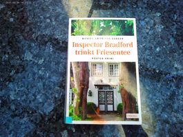 Inspector Bradford trinkt Friesentee von Marion Griffiths-Ka