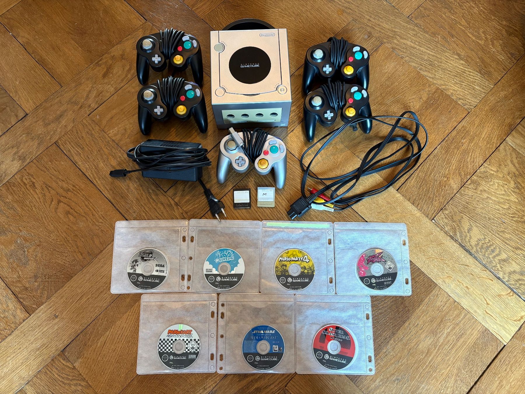 Nintendo Console: Nintendo Gamecube mit 13 Spielen und 5 Controllern – Usato da Zürich venduto da Mathias890