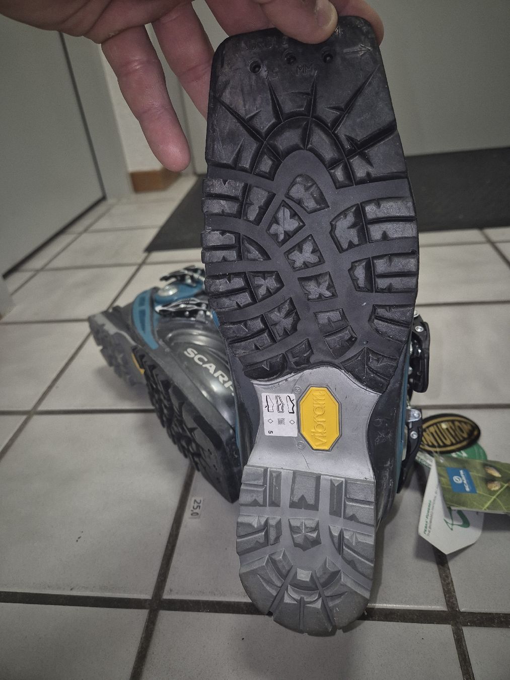 Scarpe da uomo: Scarpa T1 25.0 – Nuovo e nell'imballaggio originale da Porrentruy venduto da jer_6hmq 2