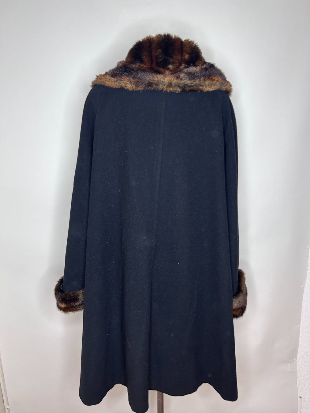 C&A Cappotti: C&A Canda Mantel aus Wolle – Usato da St. Gallen venduto da look-twice 3