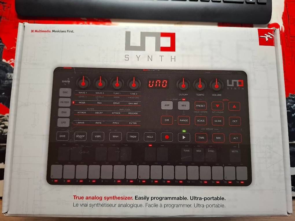 IK Multimedia Strumenti musicali: IK Multimedia UNO Synthesizer – Usato da Adliswil venduto da mmartins