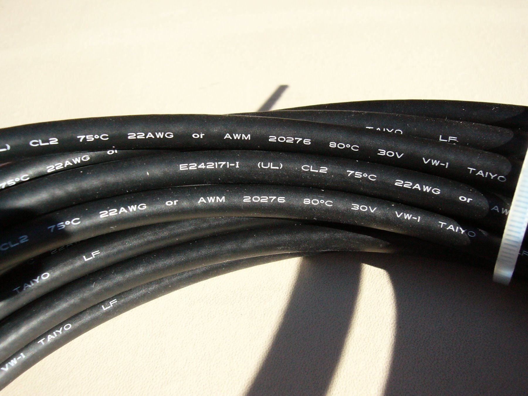 Componenti elettronici: Kabel 8x AWG22 von TAIYO – Nuovo (secondo la descrizione) da Fulenbach venduto da Hach0 1