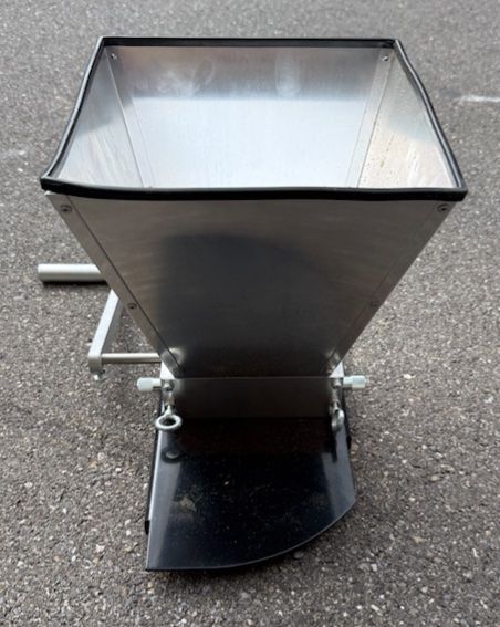 Appareils de cuisine: Getreidemühle Hand – D'occasion à zumikon par luziushuber 3