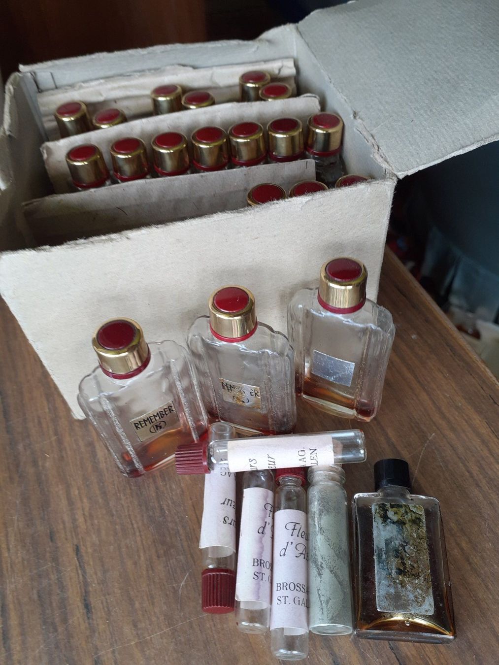Flaconi: Parfum Flacons Sammlung – Usato da Mörschwil venduto da antiksalon 1