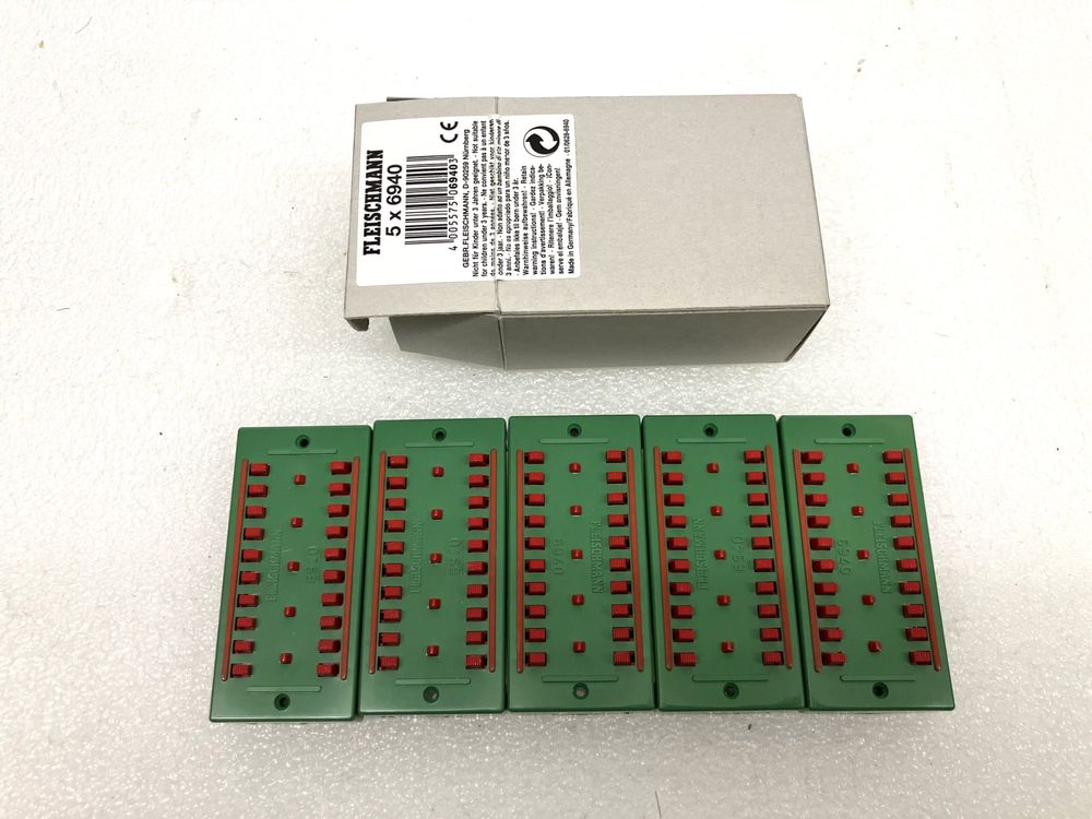 Fleischmann Modelleisenbahnen: Fleischmann 6940: 5x Verteilerplatte 2-polig - NEU in OVP – Neu und originalverpackt aus Thun von retoolinoo