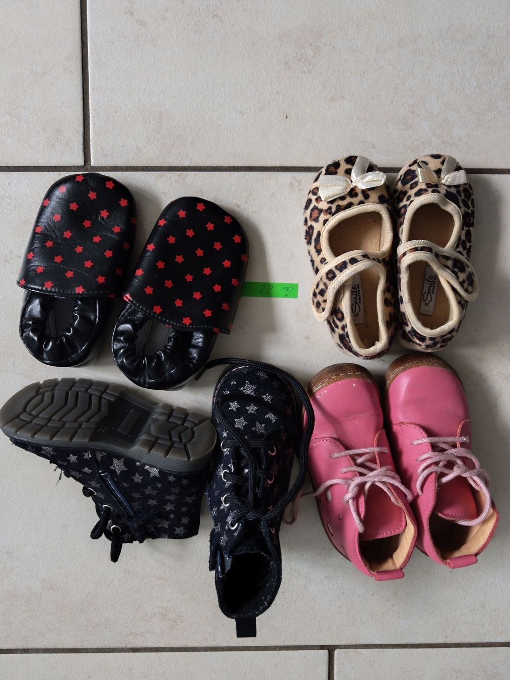 Scarpe per ragazze: verschiedene Mädchenschuhe Gr.22 – Usato da Schwarzenbach LU venduto da killer08