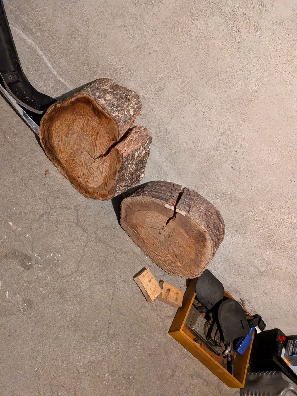 Articoli in legno: 2 Dicke Kirschbaum Scheiben, trocken – Usato da Lyss venduto da Spartan76