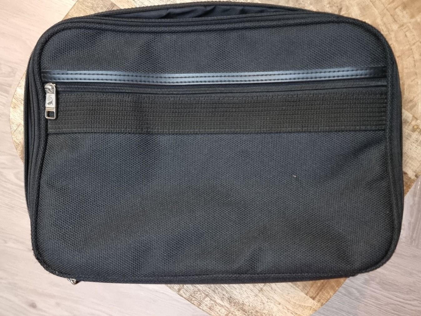 Koffer & Taschen: Laptoptasche Aktentasche Schutztasche Cover Case Notebookbag – Gebraucht aus Wettingen von ray_boccia