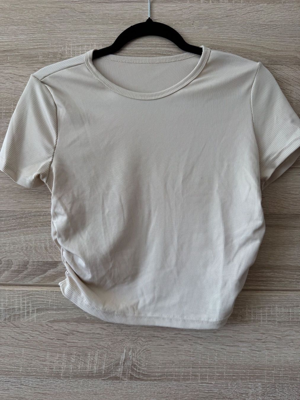 T-shirts: T-shirt beige clair – D'occasion à Montreux par iza_peche8