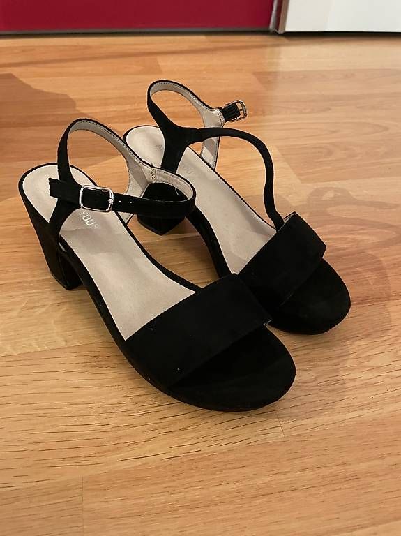 Scarpe da donna: Schwarze Absatzsandalen – Usato da Ins venduto da SchwabJanina 1