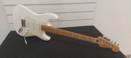 Fender Stratocaster Mexico 2018 frisch ab service