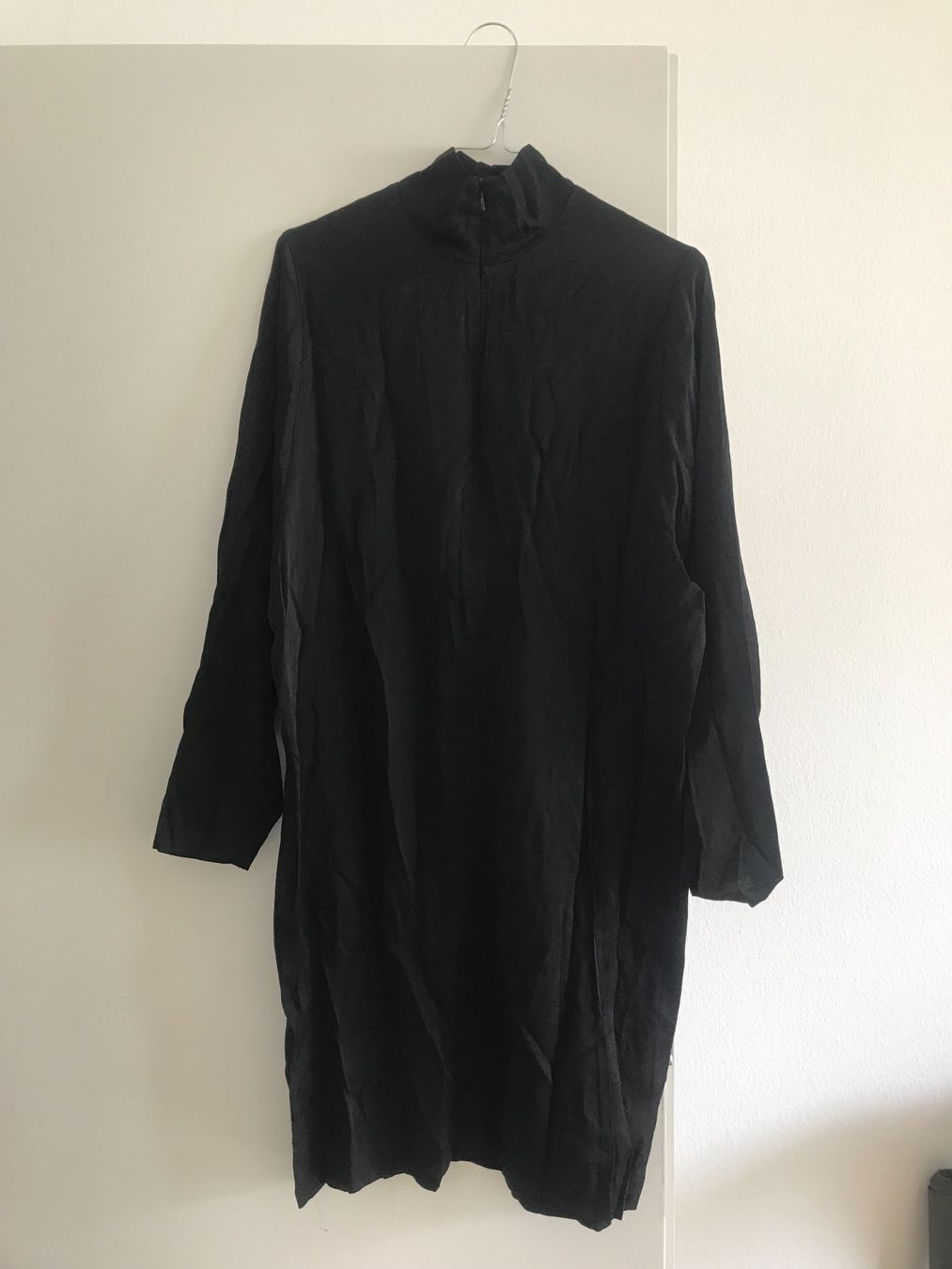 H&M Kleider: Schwarzes Satin Kleid, Gr 34 – Gebraucht aus Zürich von mybuybye 1