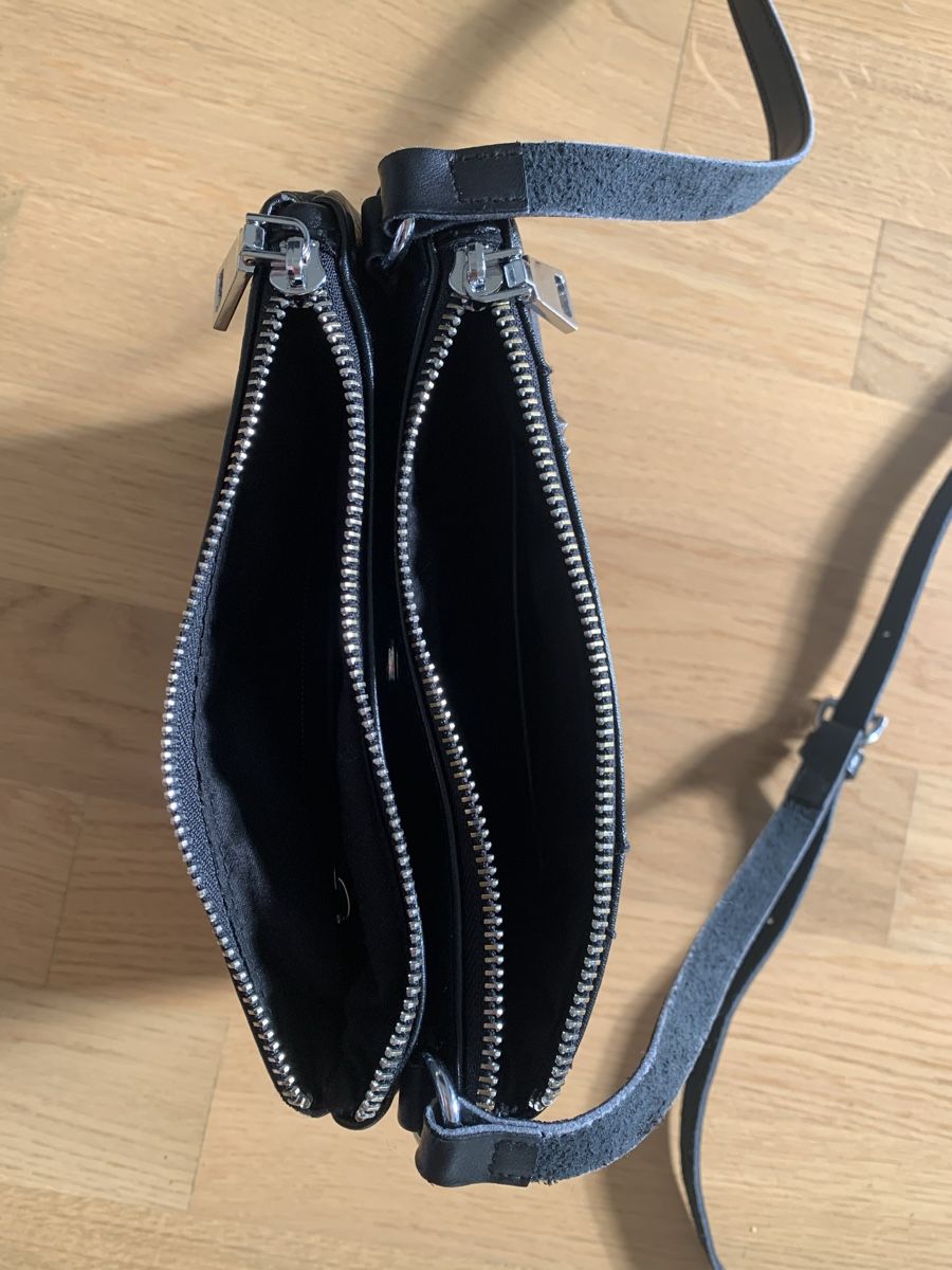 Taschen: Schwarze Lederimitat Tasche mit Nieten, 3 Fächer – Gebraucht aus Sisseln AG von Baslerin1981 2