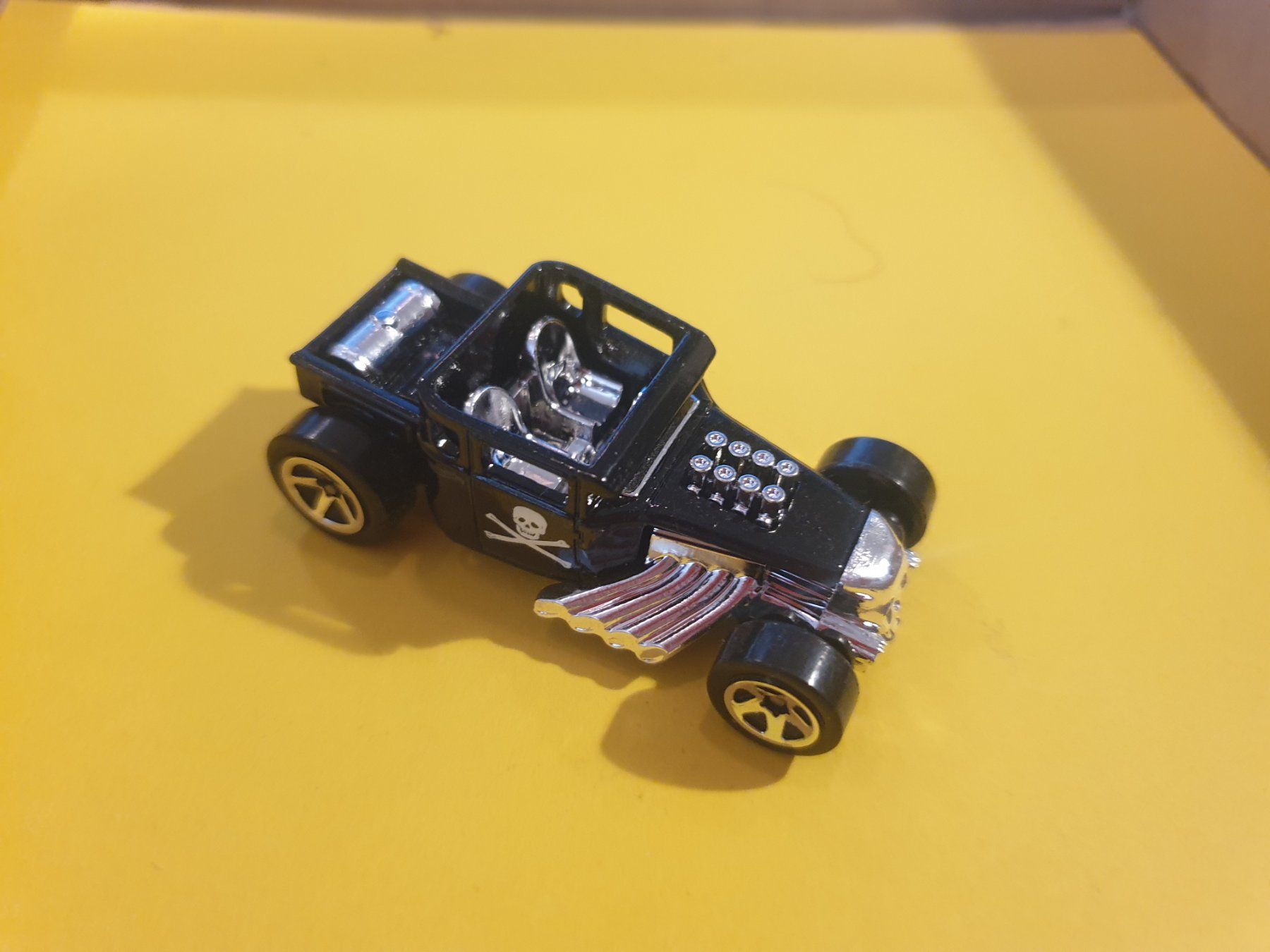 Hot Wheels Modellini d'auto: Hot Wheels BONE SHAKER – Nuovo e nell'imballaggio originale da Oftringen venduto da Rotor 3