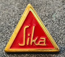 S932 - Pin Sika Logo