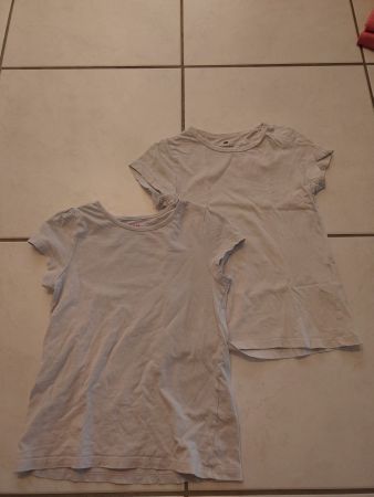 2x Kurzarm-Shirt 122/128