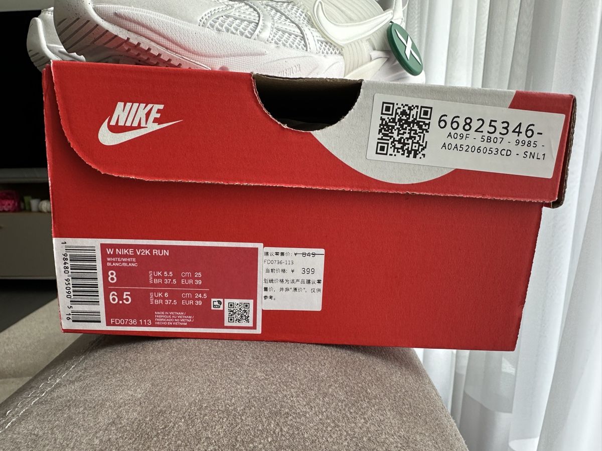 Nike Chaussures femmes: Nike V2K Run Sneaker – Neuf avec emballage d'origine à Kirchdorf AG par lau_s8xg 2