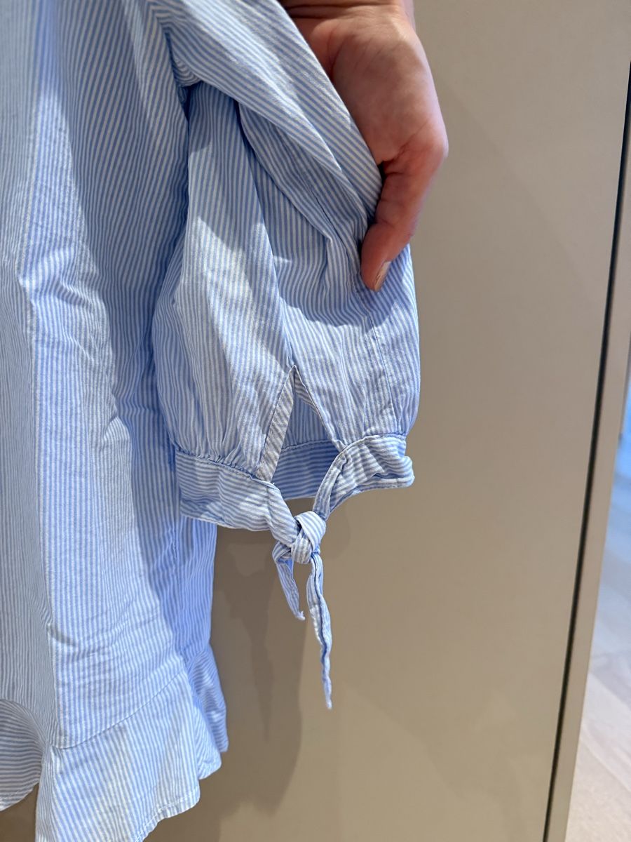 Chemisiers: Bluse gestreift hellblau weiss Grösse S – D'occasion à Herzogenbuchsee par LA33 2