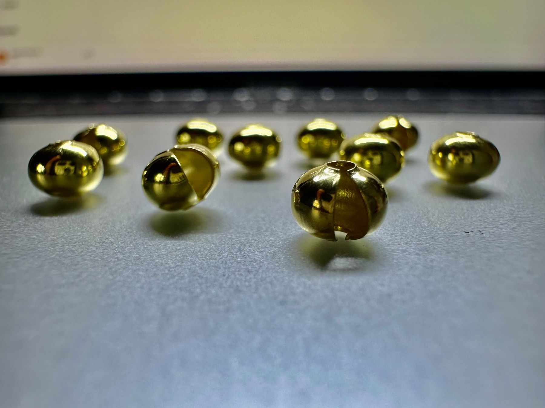 Perle (finte): Kaschierperlen Crimpschutz-Kugeln aus echtem Silber 5mm – Nuovo (secondo la descrizione) da Langenthal venduto da Seelenfreunde 1