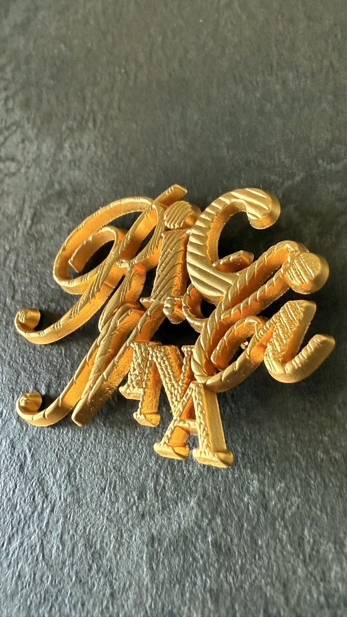 Nina Ricci Spille & Fermagli: Broche vintage dorée "Nina Ricci" - Chic et élégante – Nuovo (secondo la descrizione) da Nyon venduto da stylevintage79