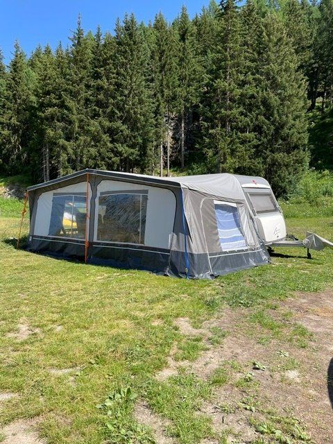 Bürstner Camping Fahrzeuge: Wohnwagen mit Vorzelt 1360 kg – Gebraucht aus Lömmenschwil von Steinbock98 3