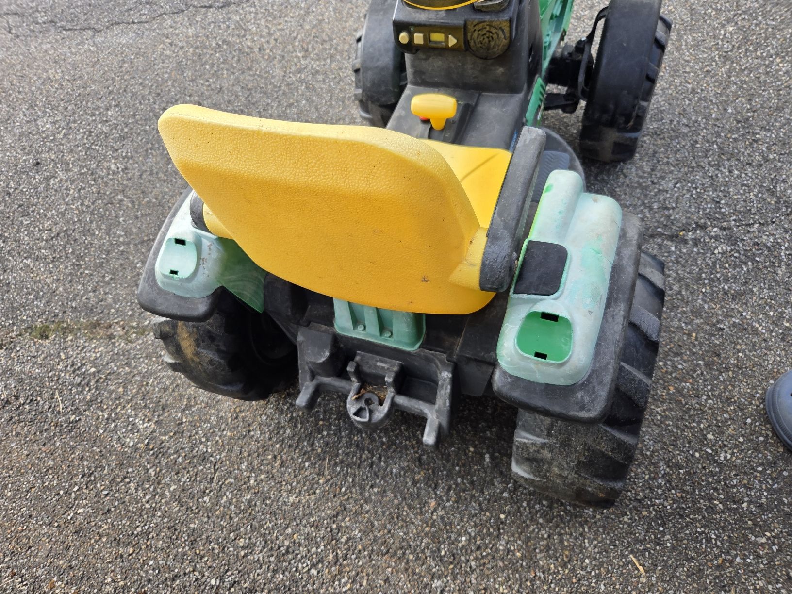 Peg Perego Veicoli per bambini: Peg Perego John Deere Elektrotraktor – Difettoso da Ebnet venduto da Volvo.Power 6