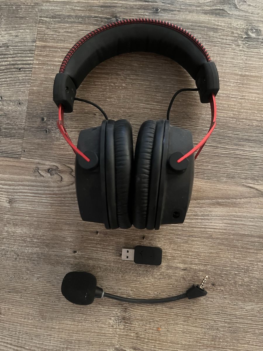 Sony Console: PlayStation 4 inkl. 2 Controller & Wireless Headset – Usato da Thun venduto da dae_7vbs 2