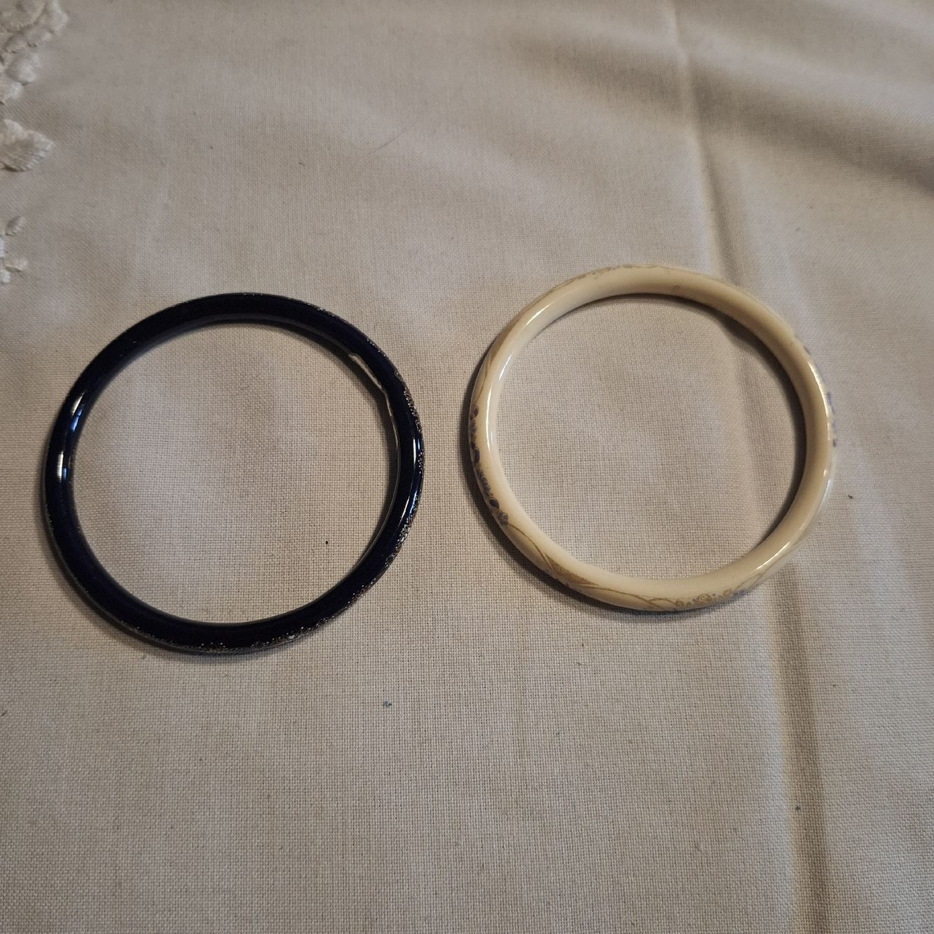 Bracciali & Braccialetti: 2 Keramik Armringe Michaela Frey – Usato da Nürensdorf venduto da DANG3REUX