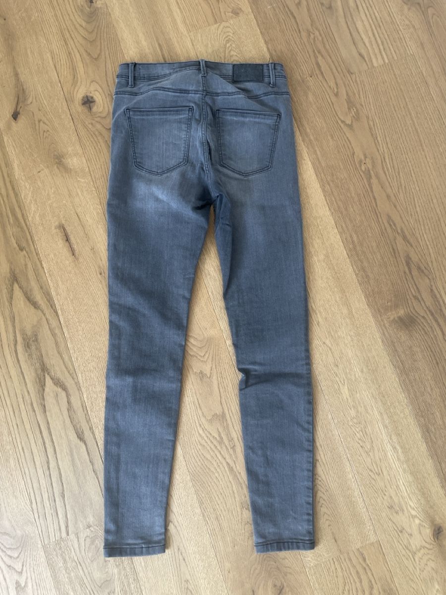 Vero Moda Jeans: Graue Skinny Jeans Grösse M/32 – Usato da Bern venduto da spe_22nr 2